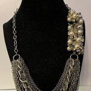 Beautiful Drop Chain Necklace with stunning Pearl with Silver flower design